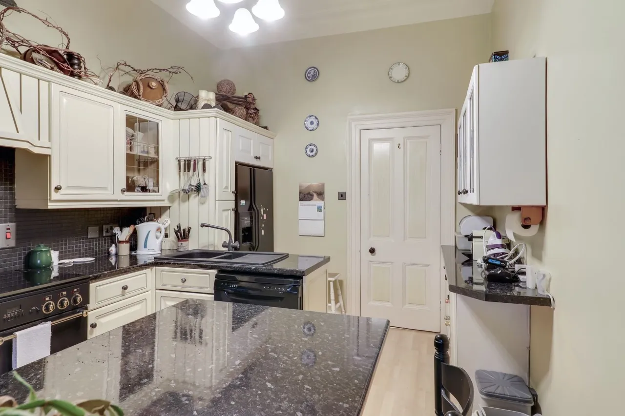 Halifax Road, Huddersfield, HD3, photo 5