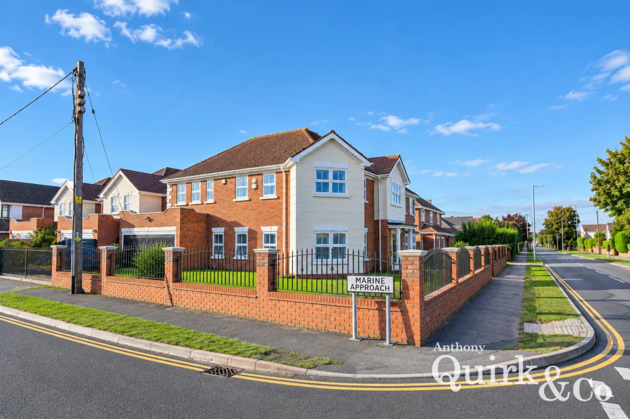 5 bed property for sale, Furtherwick Road, Canvey Island, SS8