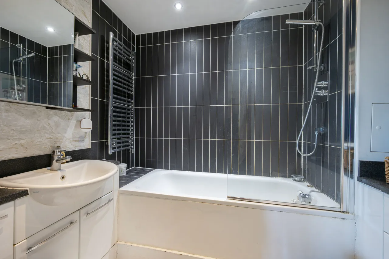 19 Argento Tower, Mapleton Road, London, photo 7