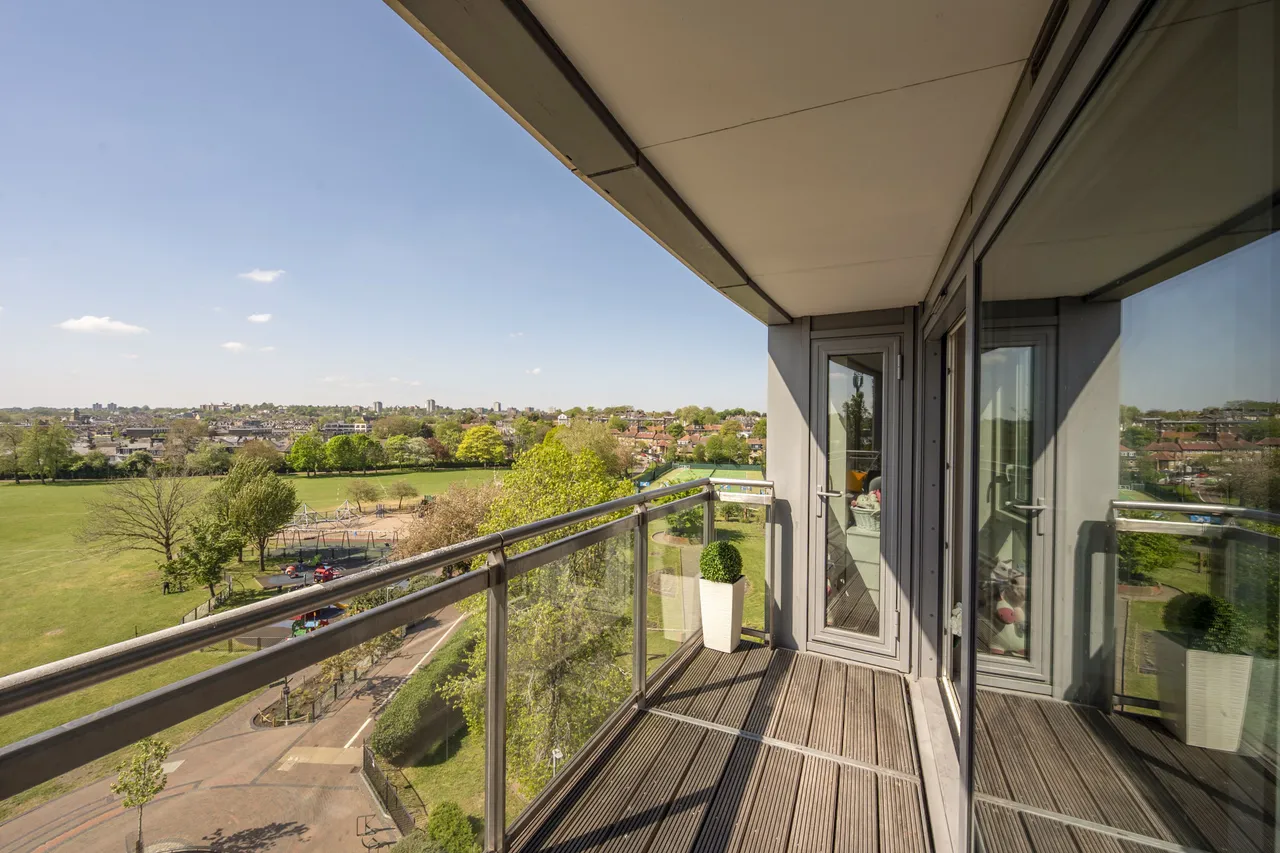 19 Argento Tower, Mapleton Road, London, photo 4