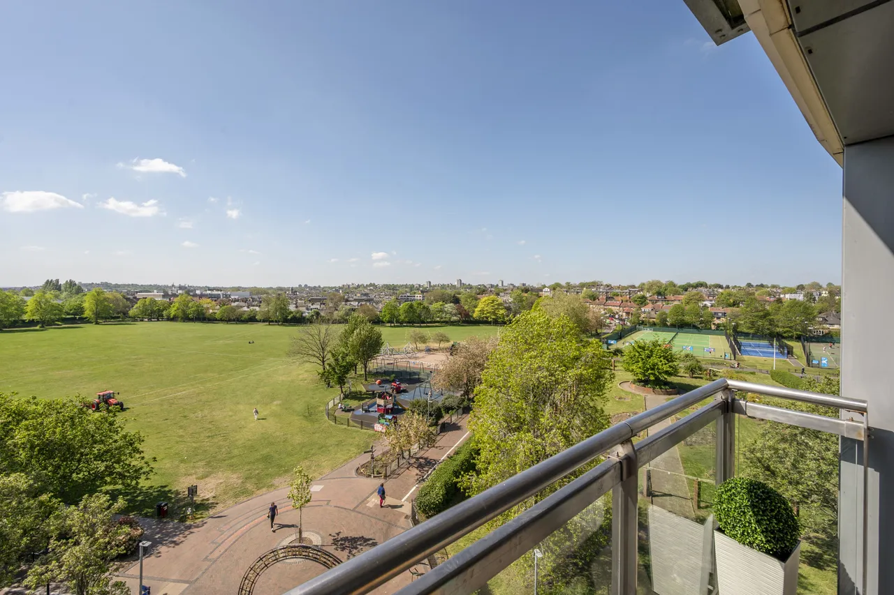 19 Argento Tower, Mapleton Road, London, photo 9