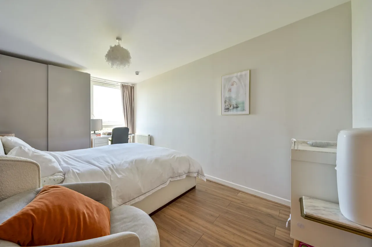 19 Argento Tower, Mapleton Road, London, photo 5