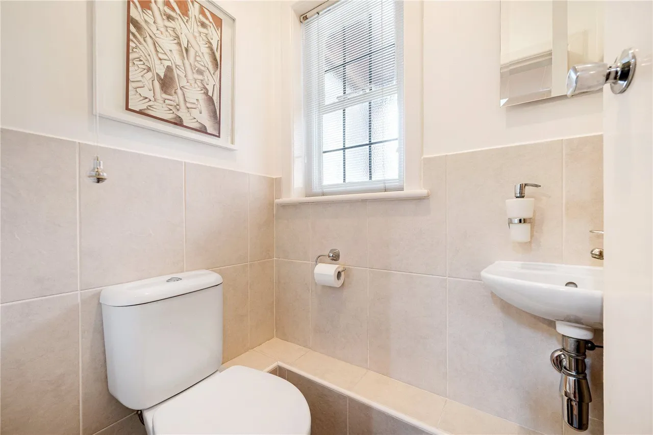 Chevet Lane, Wakefield, WF2, photo 24