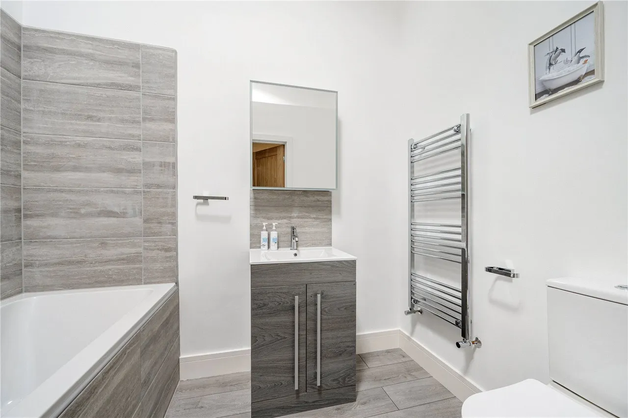 Chevet Lane, Wakefield, WF2, photo 15
