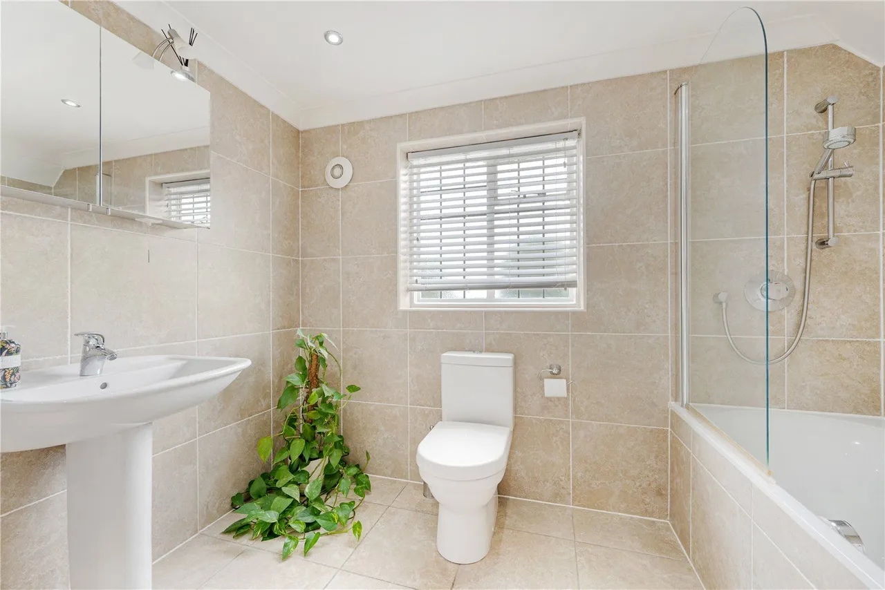 Chevet Lane, Wakefield, WF2, photo 16