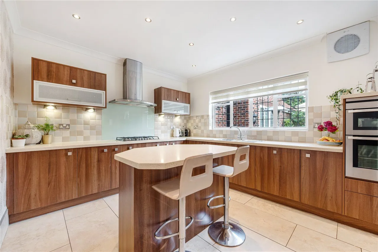 Chevet Lane, Wakefield, WF2, photo 11