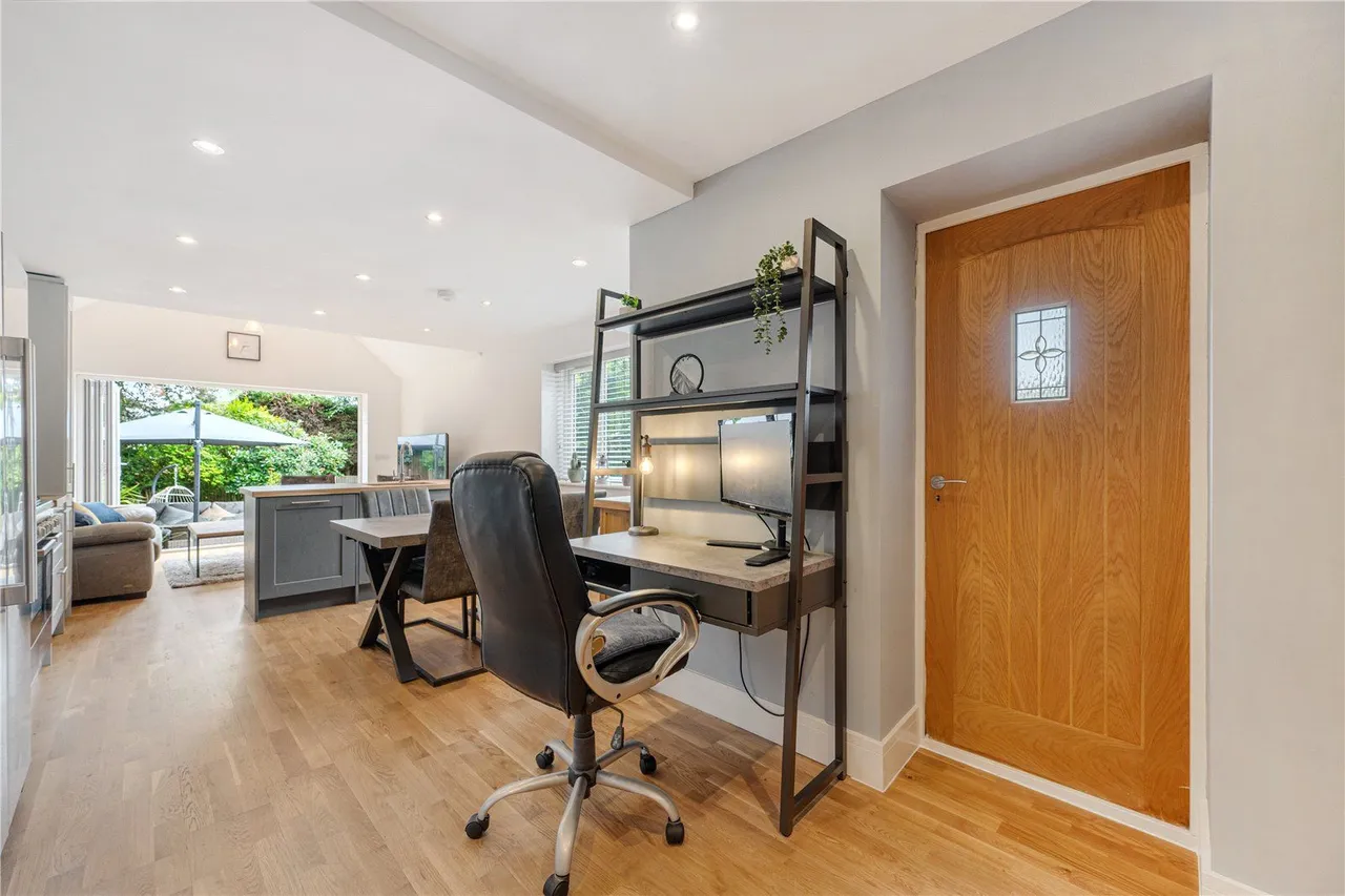 Chevet Lane, Wakefield, WF2, photo 12