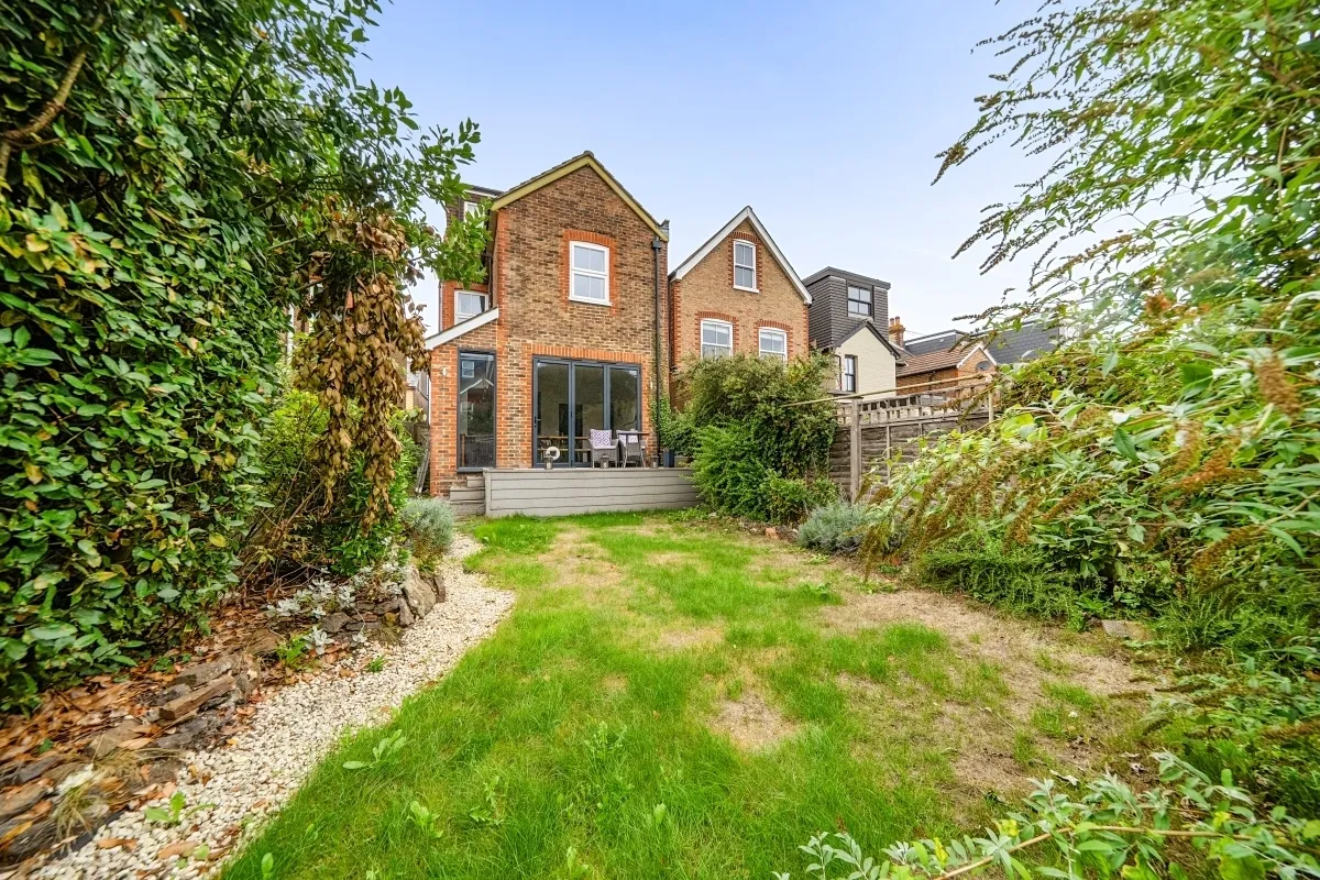 4 bed house to rent — Springcopse Road Reigate RH2