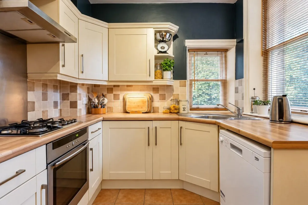 Rufford Avenue, Yeadon, LS19, photo 3