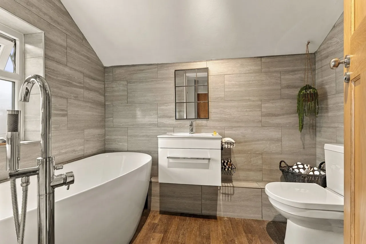 Alderley Road, Prestbury, photo 22