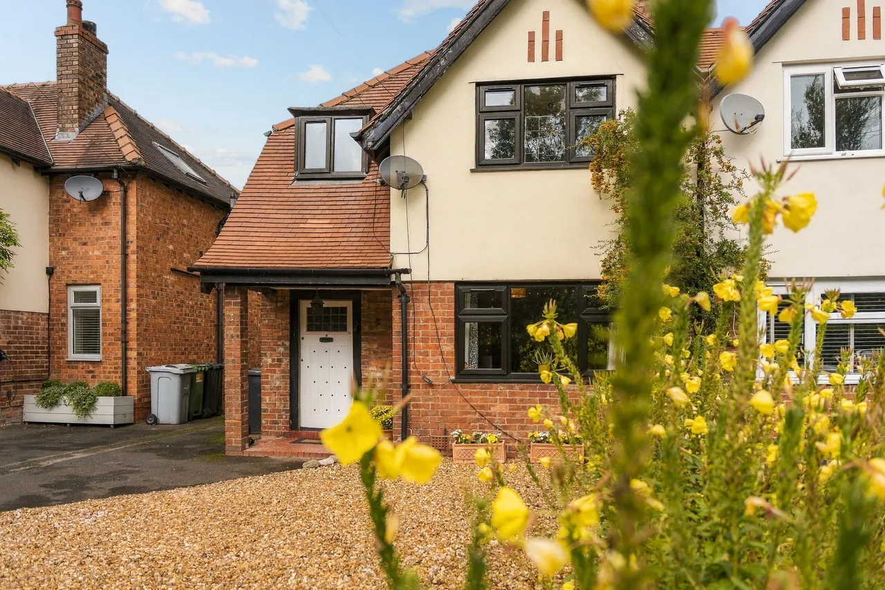 3 bed house for sale, Alderley Road, Prestbury