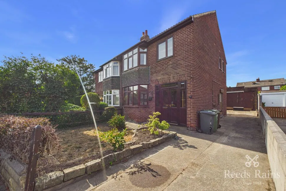 3 bed house for sale — Sandyacres Crescent, Rothwell, West Yorkshire, LS26