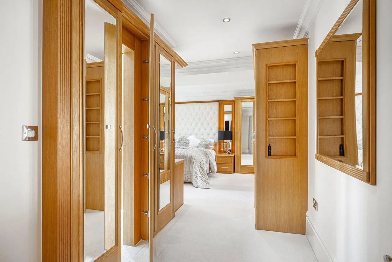 Bedwell Hall, Essendon, AL9, photo 17