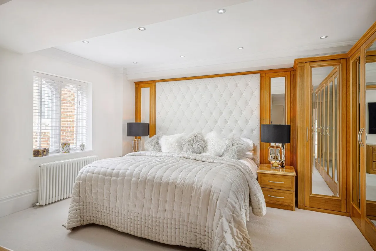 Bedwell Hall, Essendon, AL9, photo 18