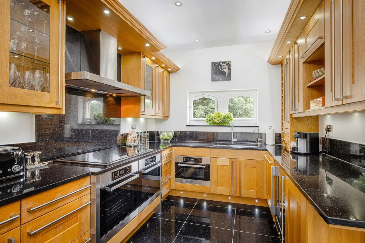 Bedwell Hall, Essendon, AL9, photo 13