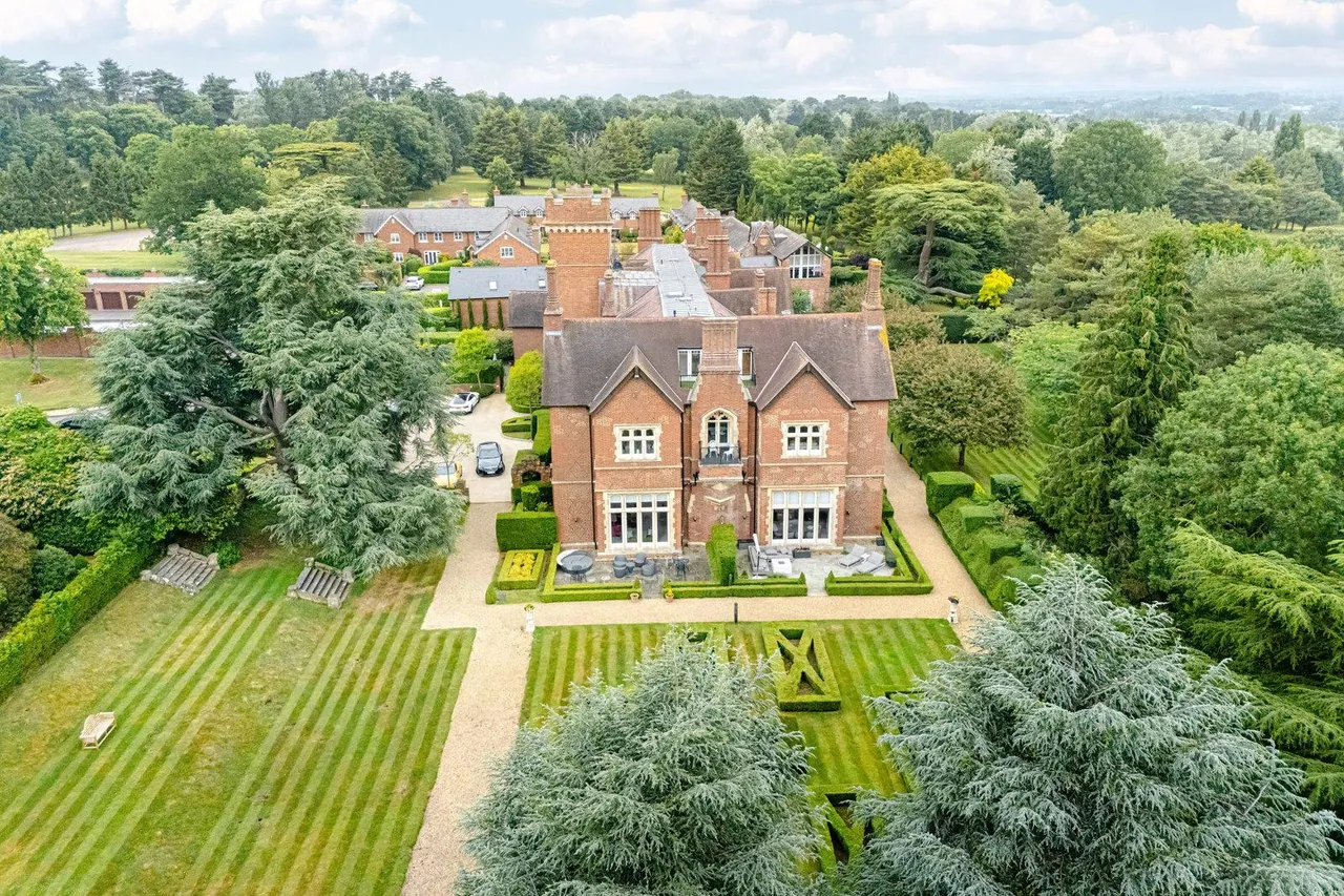 Bedwell Hall, Essendon, AL9, photo 2