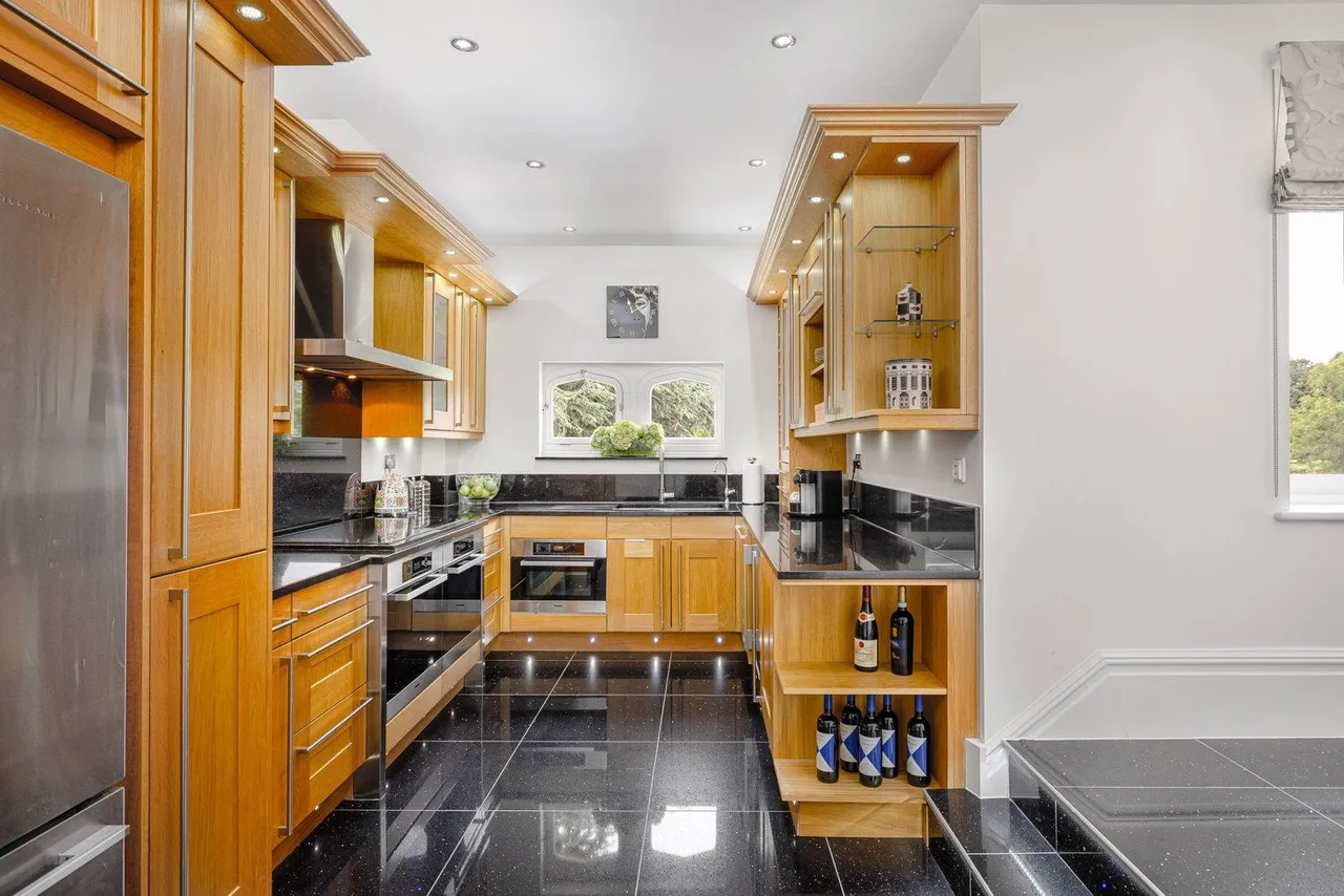 Bedwell Hall, Essendon, AL9, photo 12