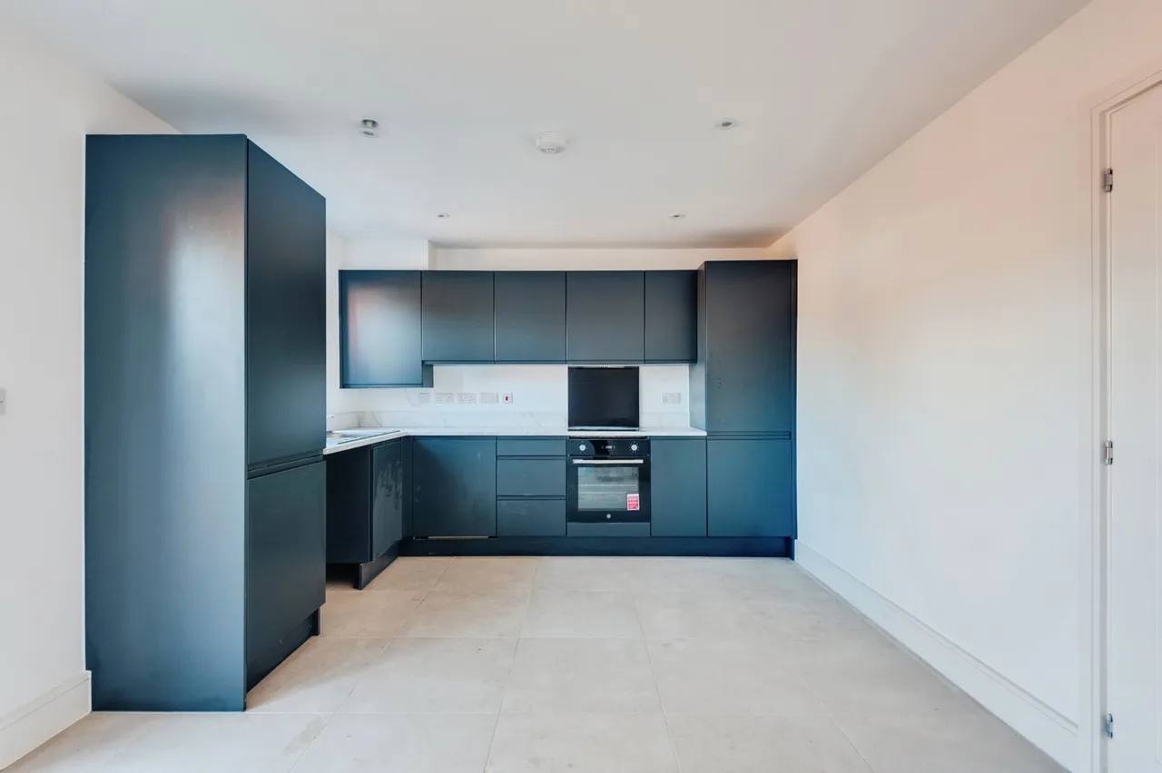 Halis Court, Hale Village, L24, photo 3