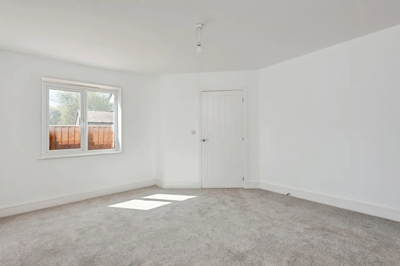 Halis Court, Hale Village, L24, photo 6
