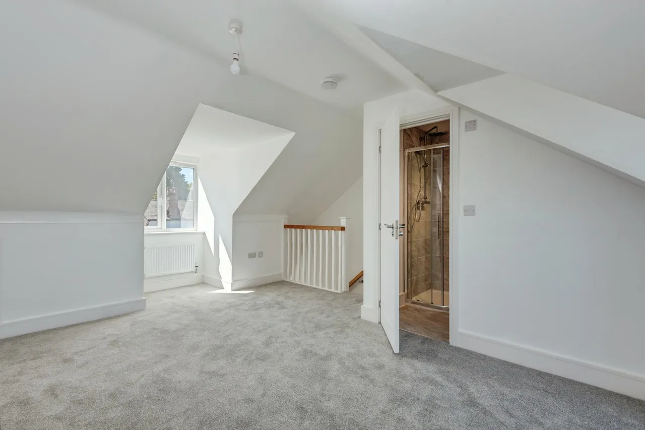 Halis Court, Hale Village, L24, photo 14