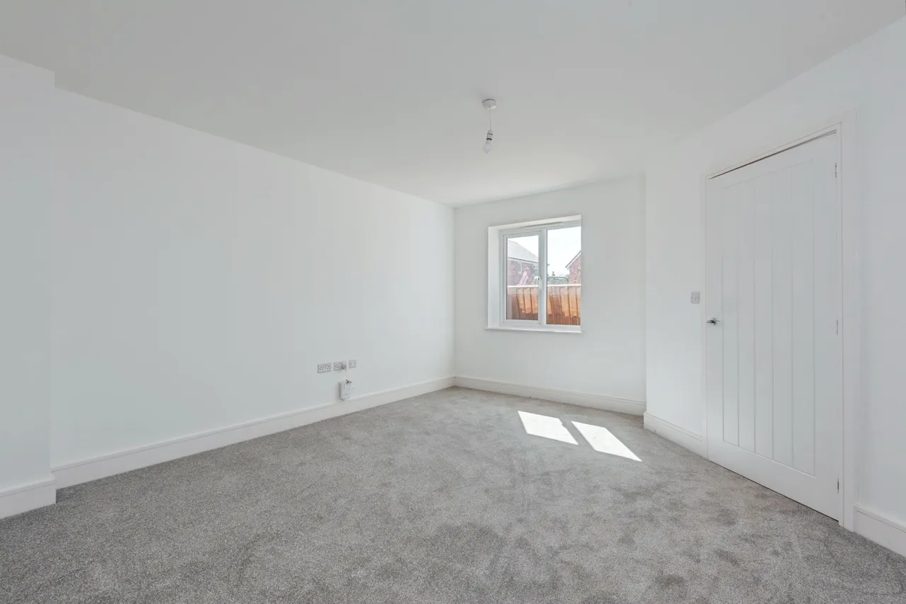 Halis Court, Hale Village, L24, photo 5