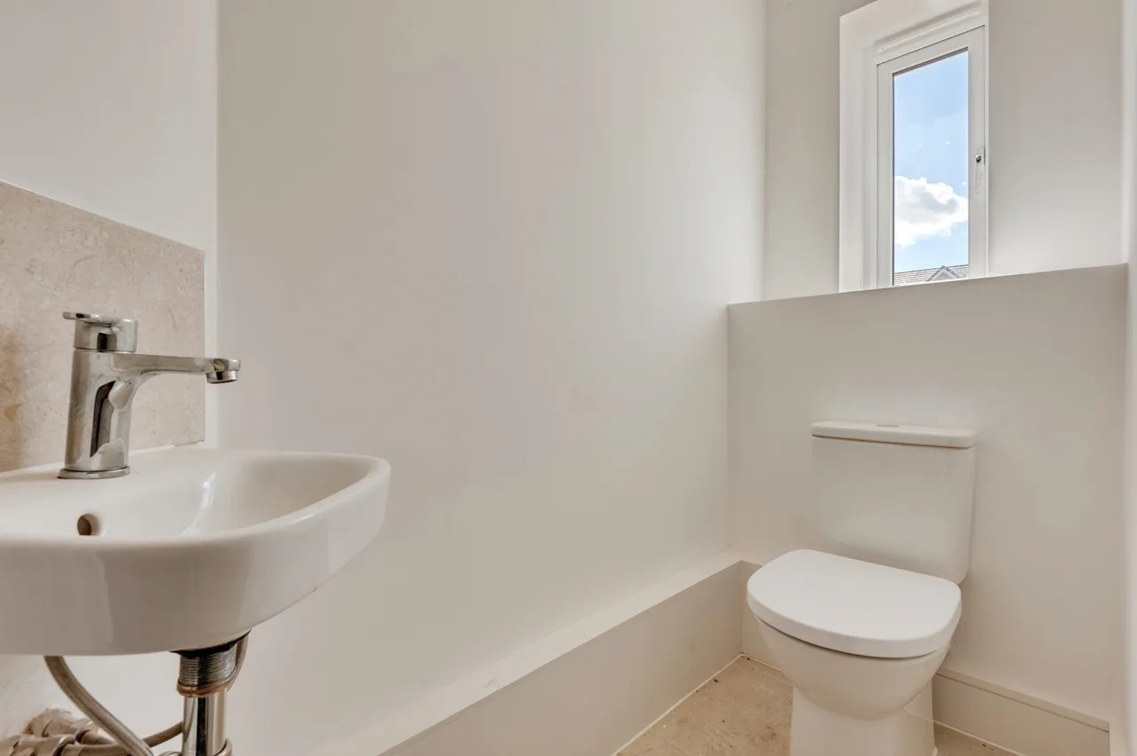 Halis Court, Hale Village, L24, photo 15
