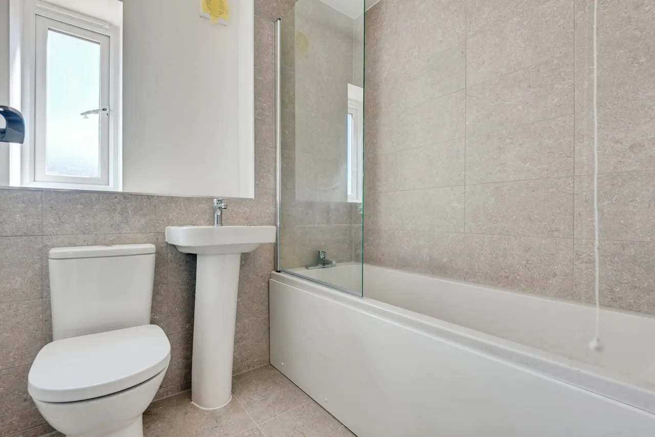 Halis Court, Hale Village, L24, photo 16