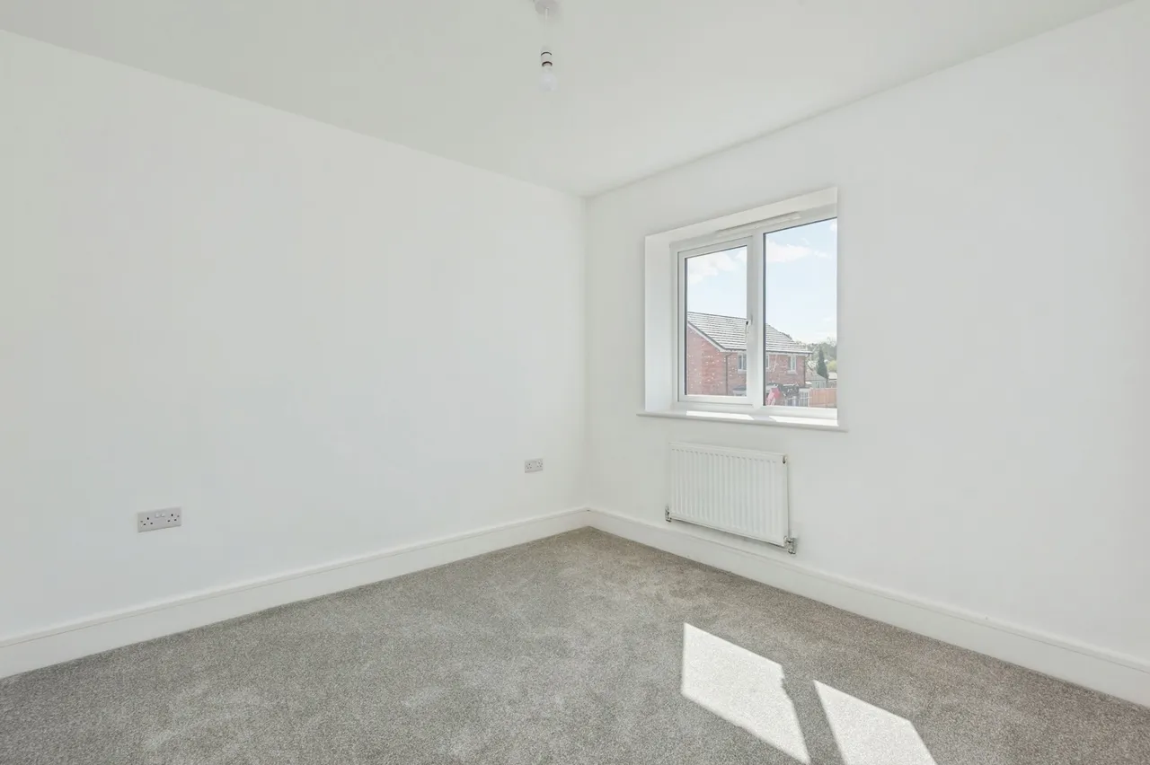 Halis Court, Hale Village, L24, photo 9