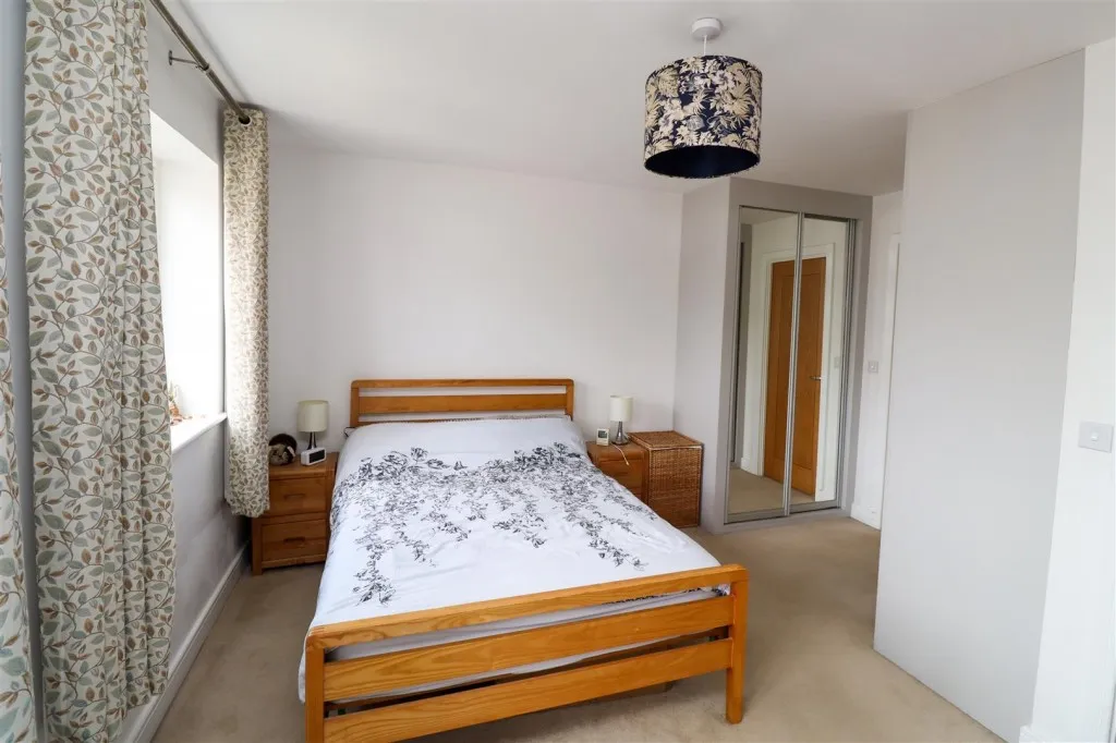 Grenham Court, Church Crookham, photo 12
