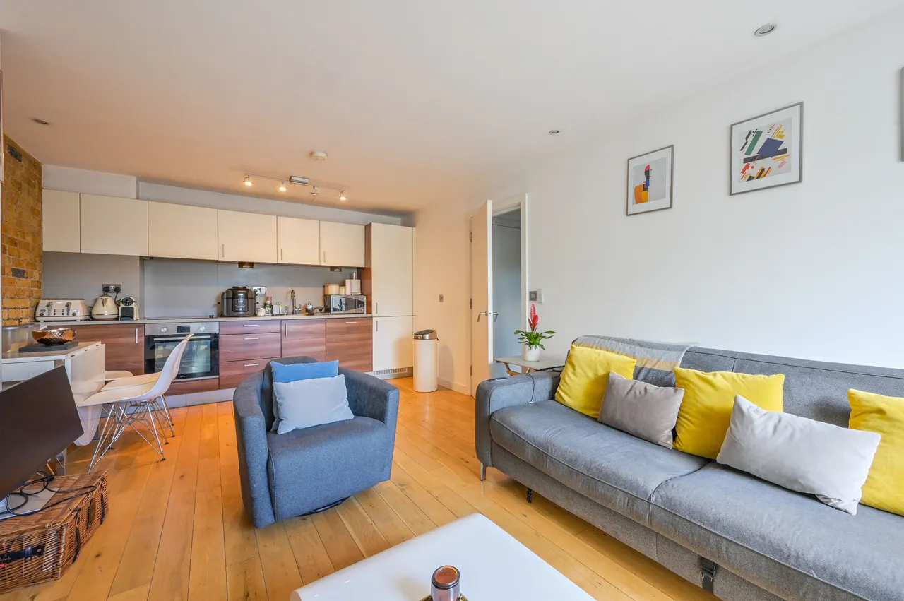 3 Eastone Apartments, 10 Lolesworth Close, London, photo 2