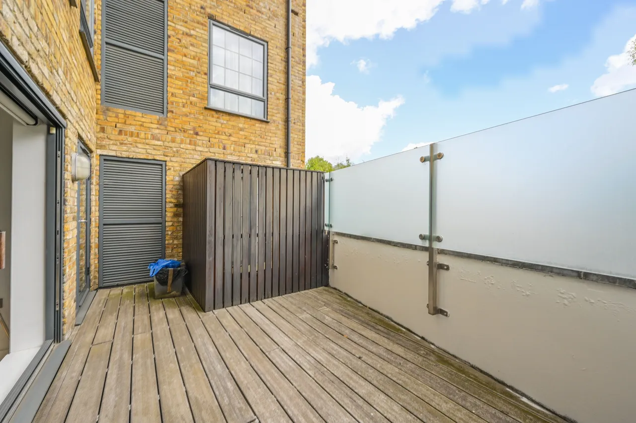 3 Eastone Apartments, 10 Lolesworth Close, London, photo 7
