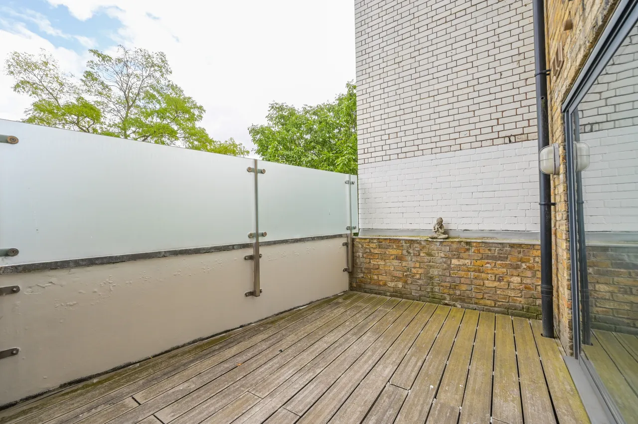 3 Eastone Apartments, 10 Lolesworth Close, London, photo 5