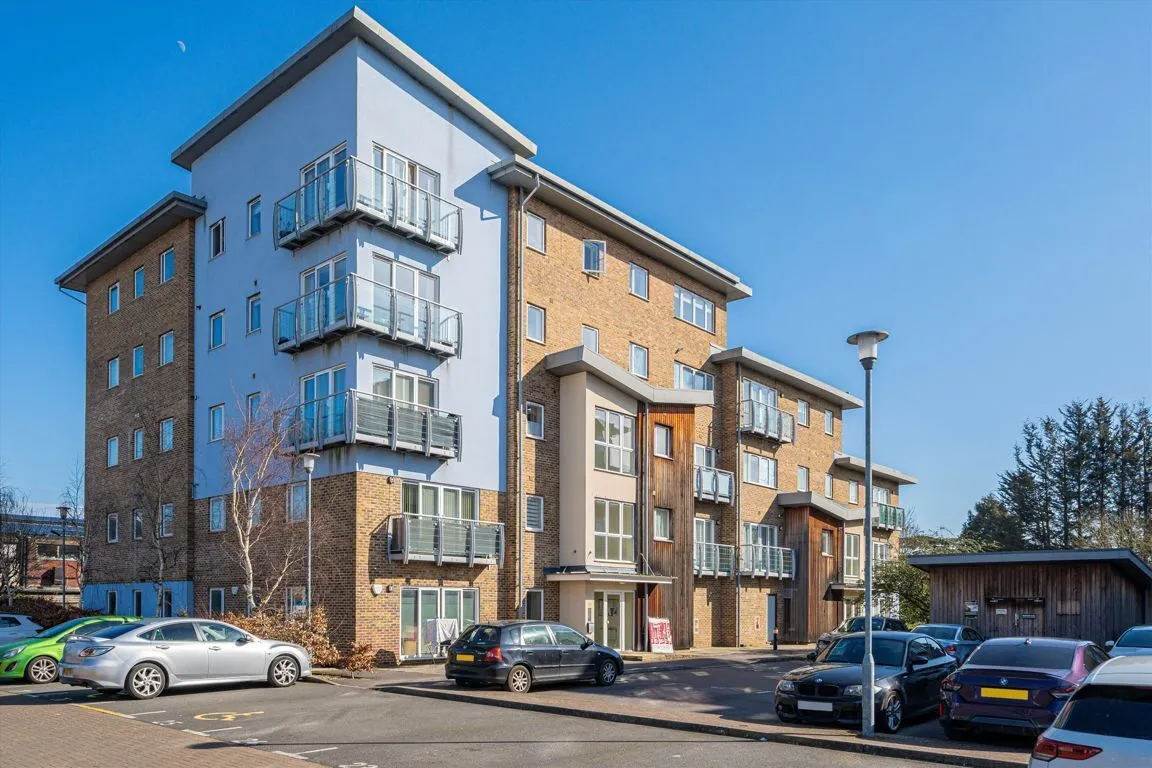 1 bed property for sale, Sundeala Close, TW16