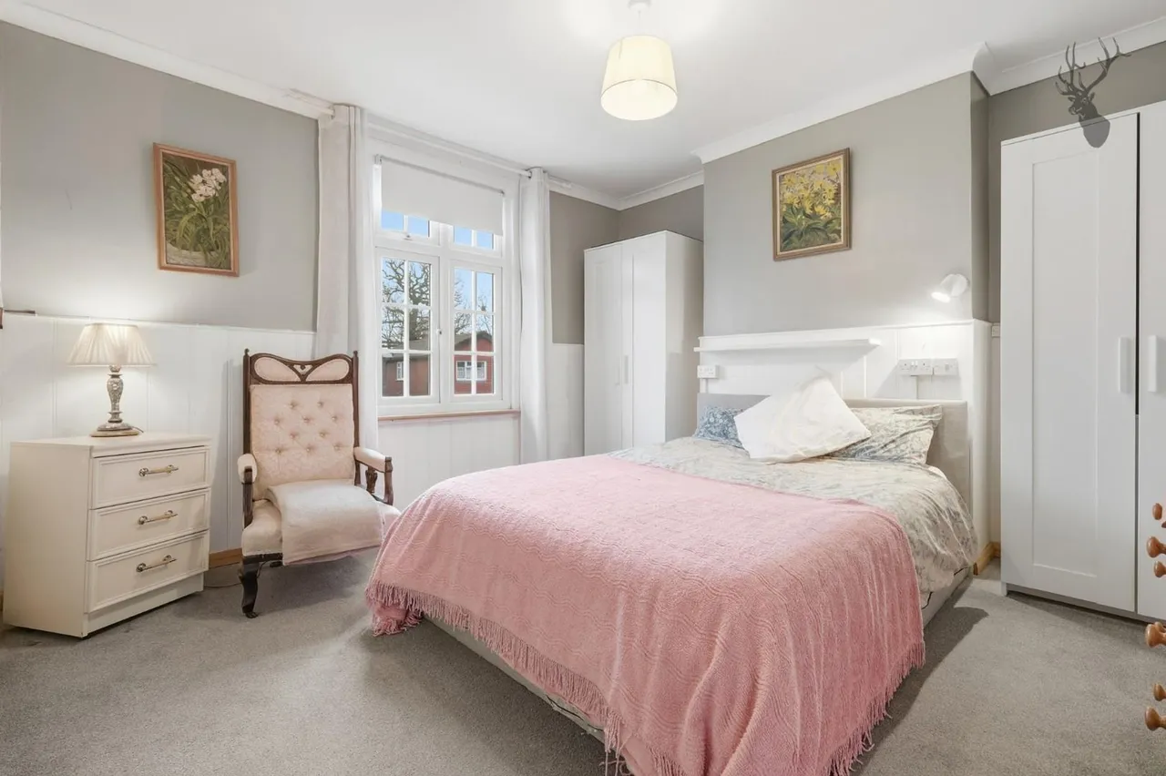 Lambourne Road, Chigwell, IG7, photo 13