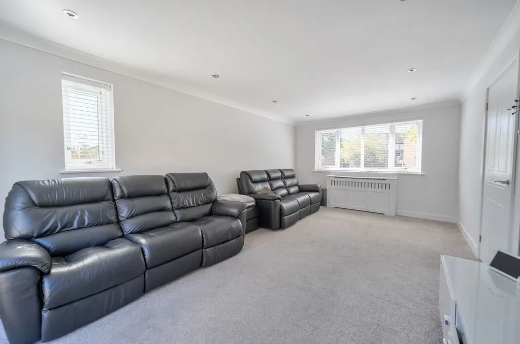 Braford Gardens, Shenley Brook End, Milton Keynes, Buckinghamshire, MK5 7HY, photo 3