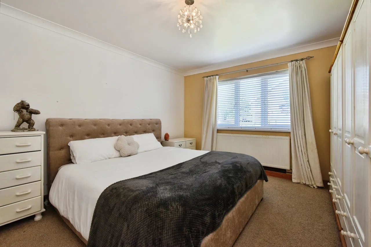 Wernoleu Road, Betws, SA18, photo 8