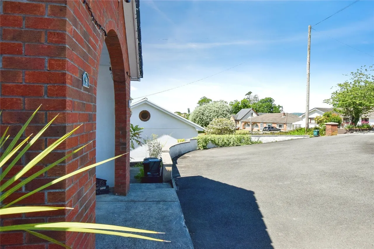 Wernoleu Road, Betws, SA18, photo 16