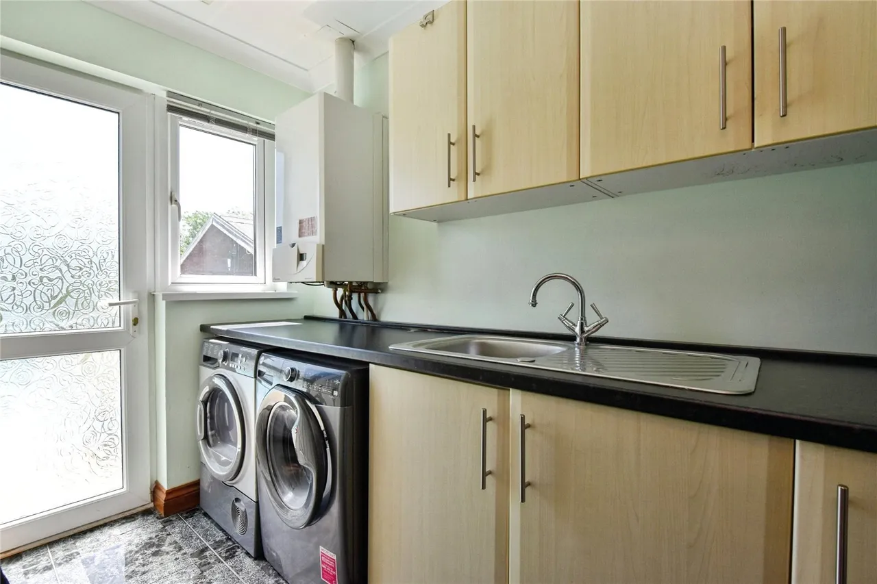 Wernoleu Road, Betws, SA18, photo 15