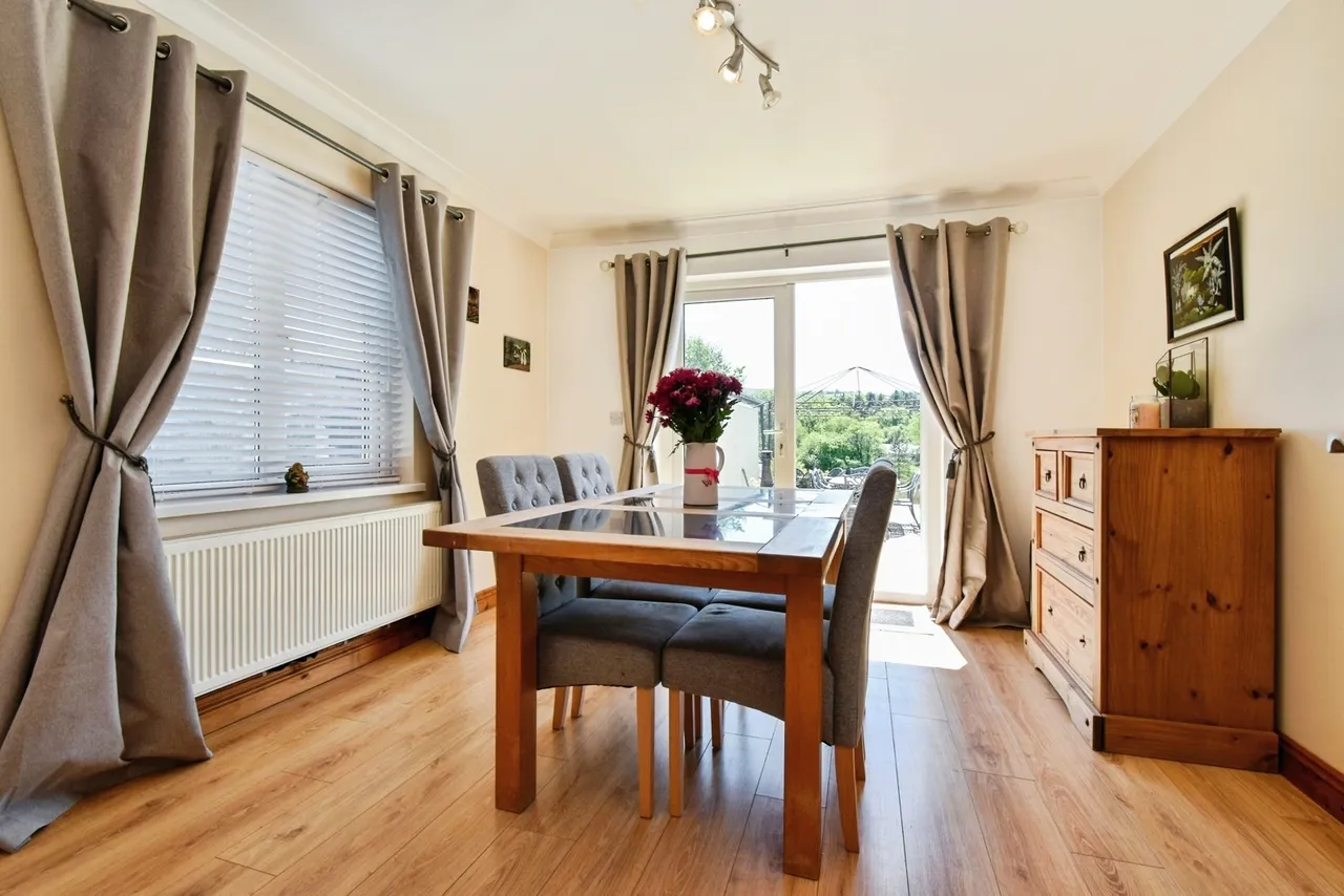 Wernoleu Road, Betws, SA18, photo 11