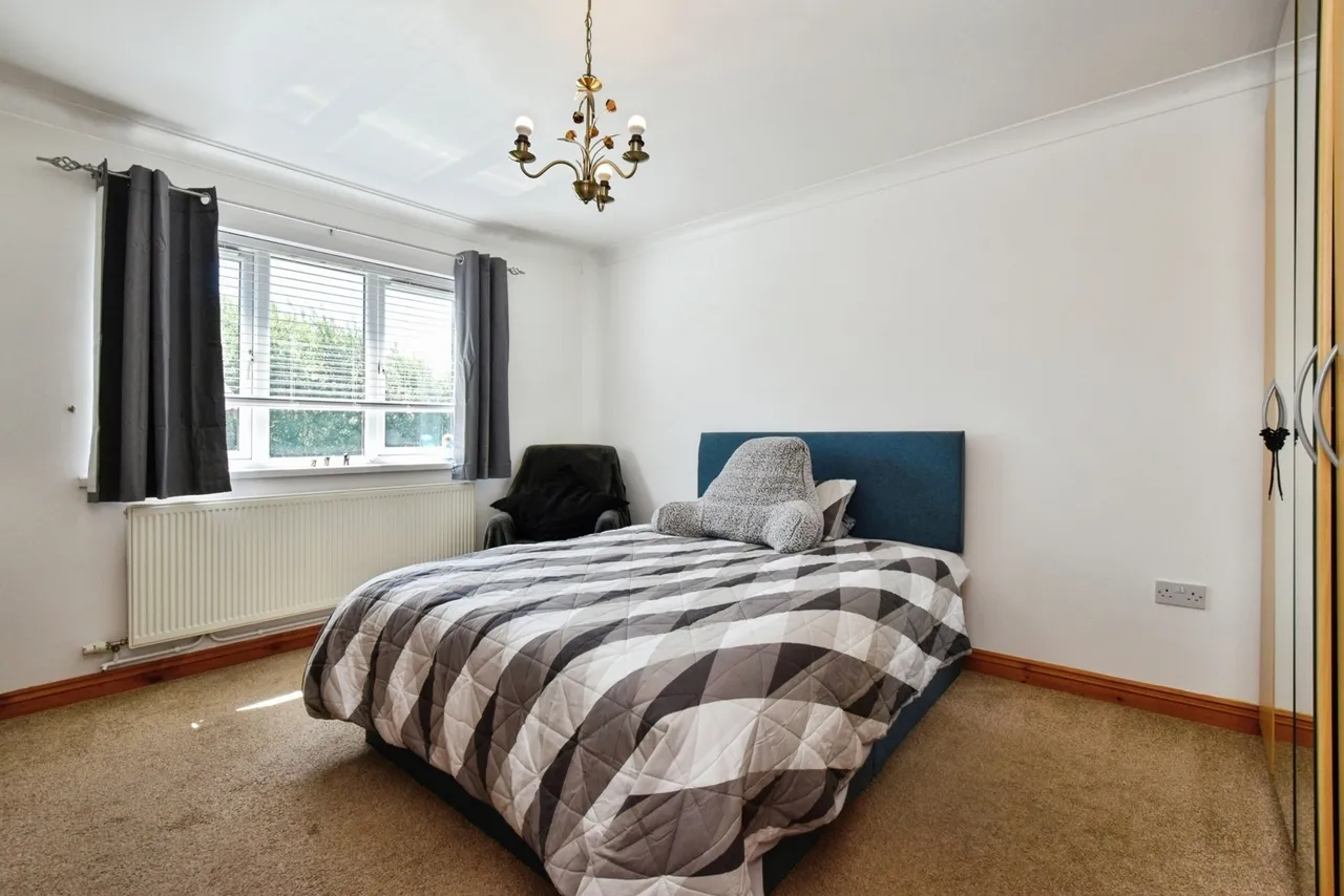 Wernoleu Road, Betws, SA18, photo 10