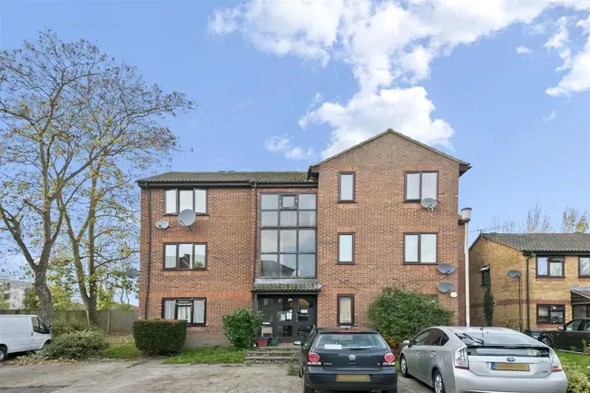 1 bed flat for sale — Barnes Avenue, Southall