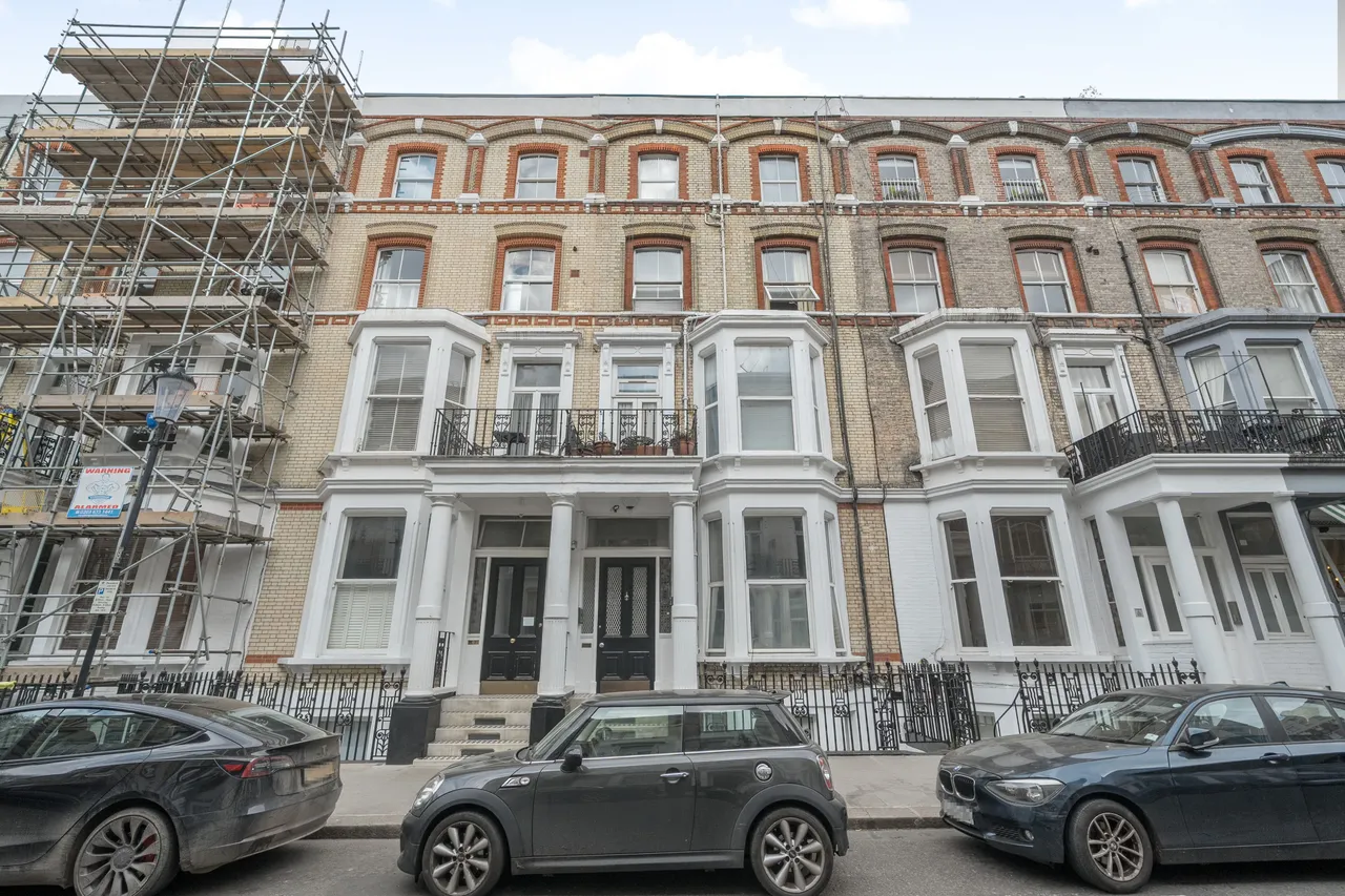 Flat 17, 8 Cheniston Gardens, London, photo 9