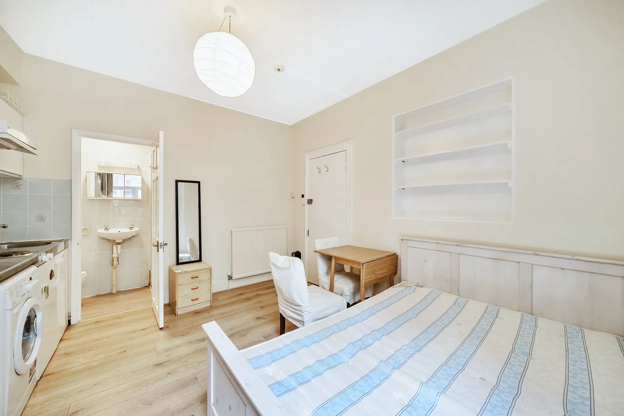 Flat 17, 8 Cheniston Gardens, London, photo 11