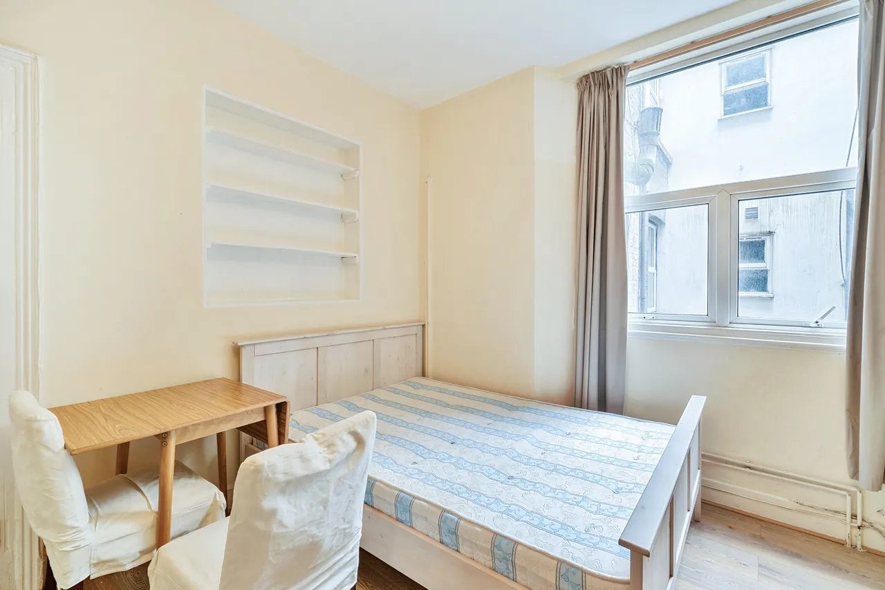 Flat 17, 8 Cheniston Gardens, London, photo 4