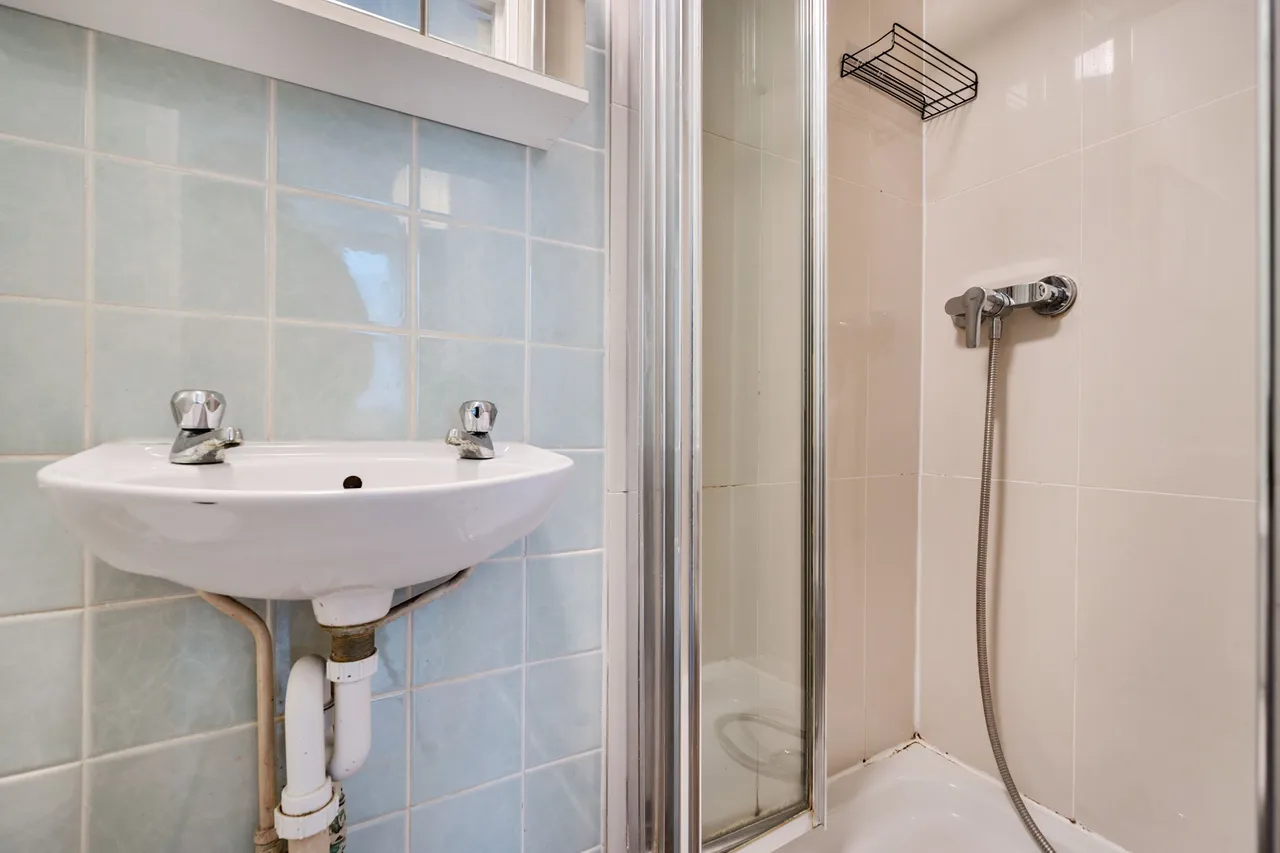 Flat 17, 8 Cheniston Gardens, London, photo 7