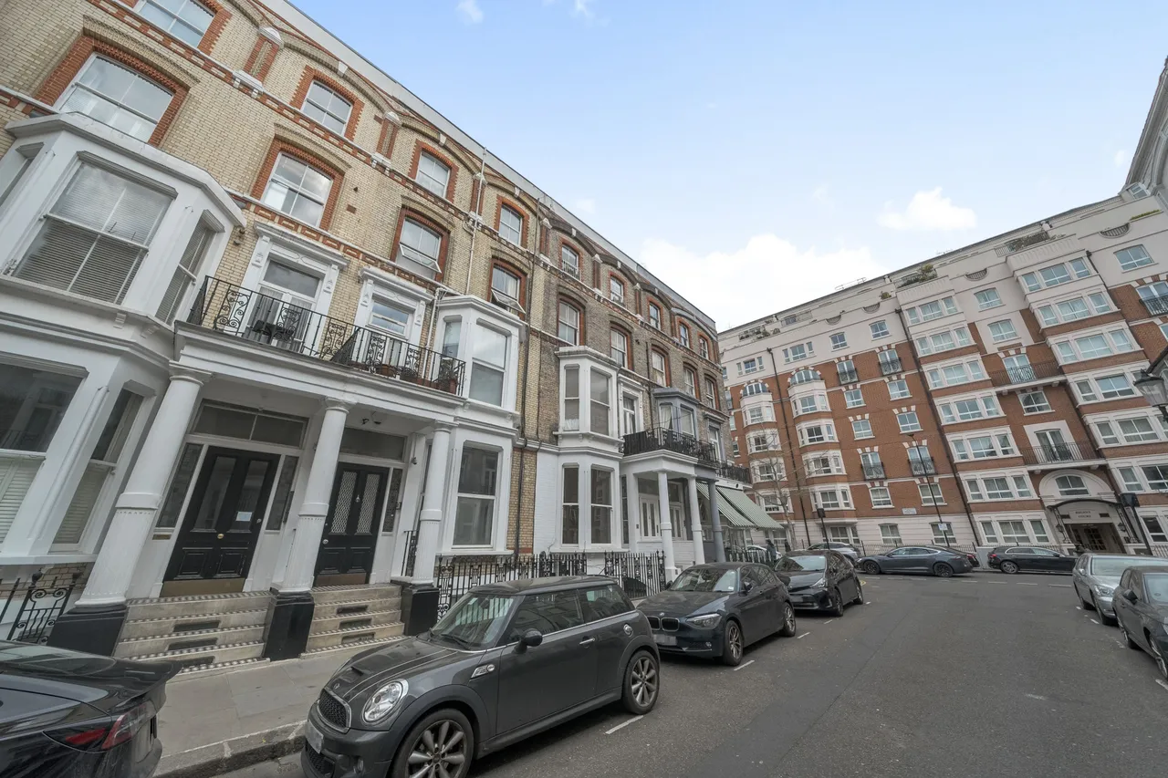 Flat 17, 8 Cheniston Gardens, London, photo 12