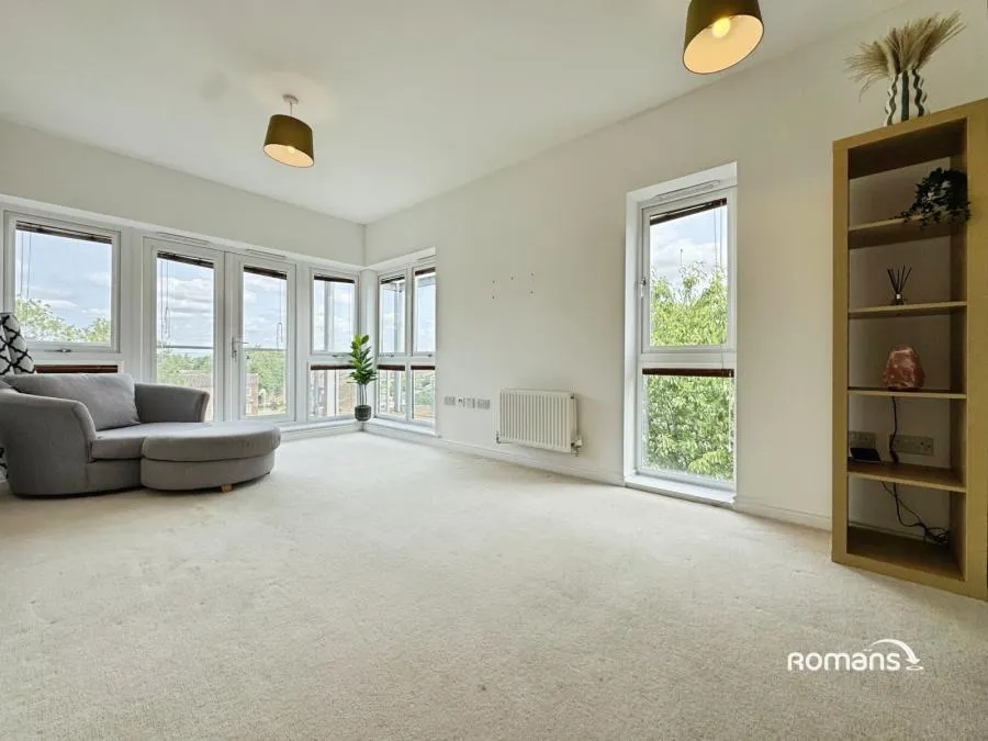 2 bed flat for sale, Tenzing Gardens, Basingstoke, RG24