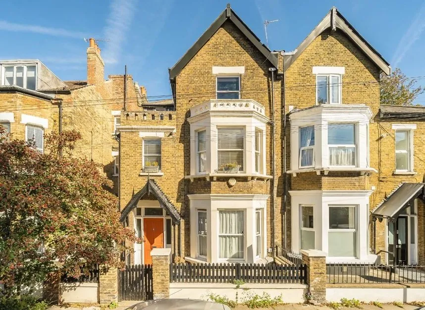 2 bed flat to rent, Concanon Road, London, SW2