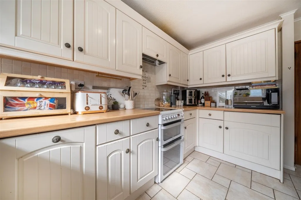 Carlton Road, Caversham, photo 10