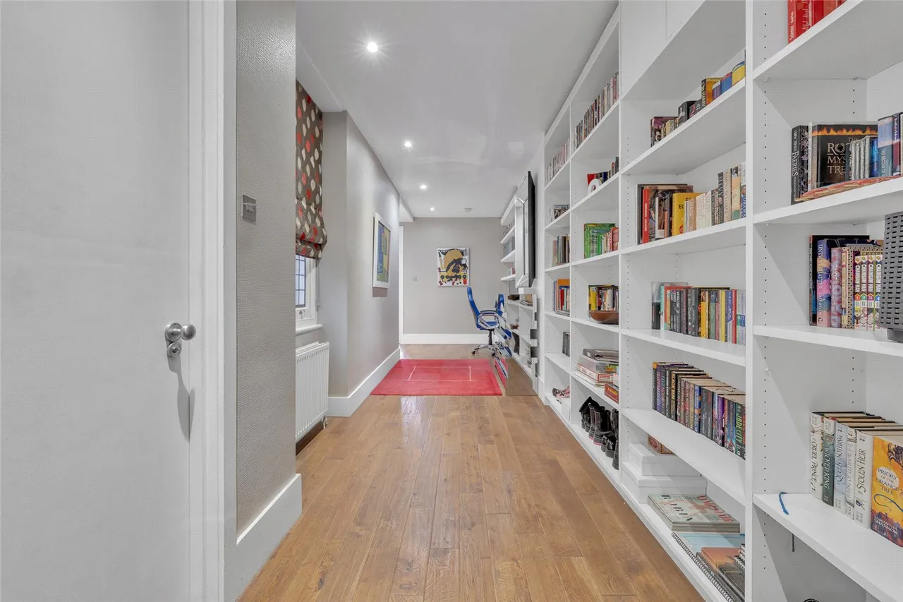 Sandringham Court, 99 Maida Vale, Maida Vale, London, W9, photo 11